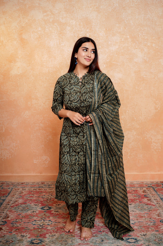 Mehendi Fiesta Dupatta Set for women